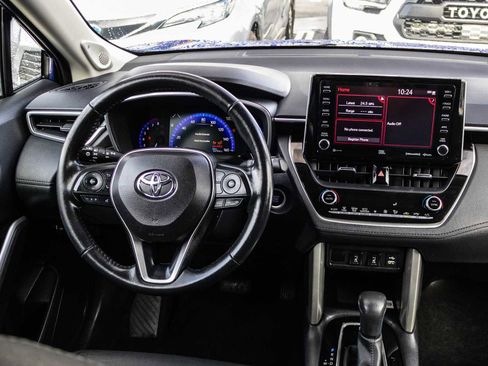 Certified 2022 Toyota Corolla Cross XLE image 20