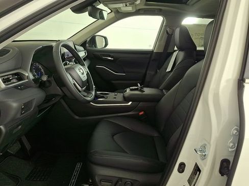 New 2026 Toyota Highlander XLE image 11