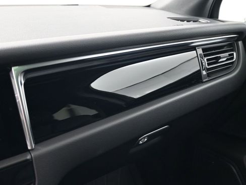 Certified 2026 Porsche Macan image 23