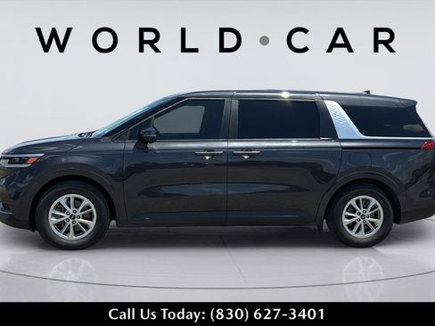 Used 2023 Kia Carnival LX FWD image 12