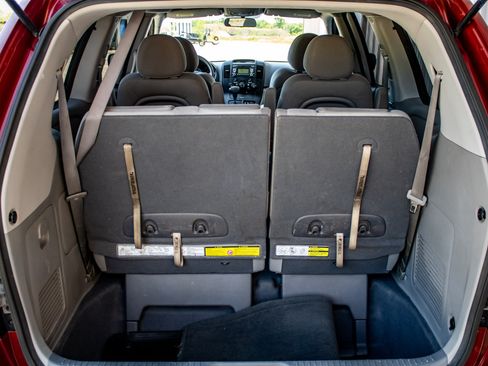 Used 2012 Kia Sedona LX FWD image 25