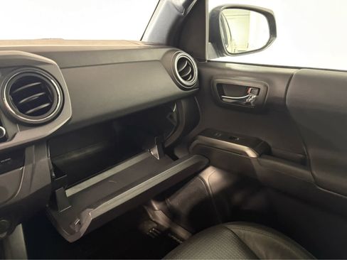 Used 2020 Toyota Tacoma TRD Off-Road image 24