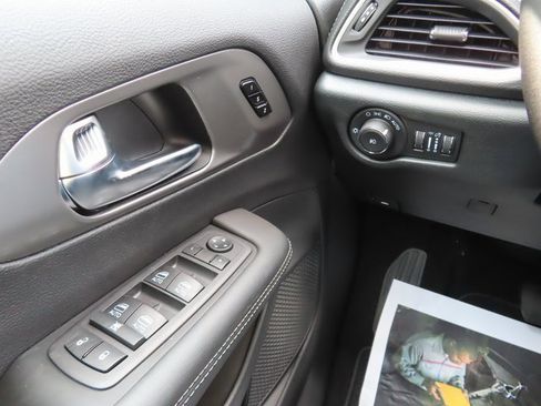 New 2026 Chrysler Pacifica Select image 29