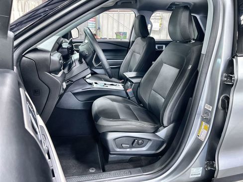 Used 2023 Ford Explorer XLT RWD image 12
