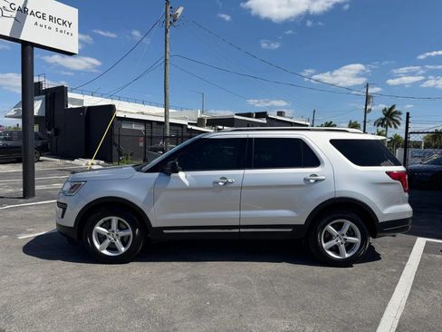 Used 2018 Ford Explorer XLT FWD image 8