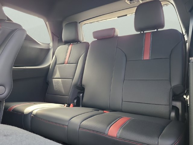 New 2027 Chevrolet Traverse RS FWD image 12