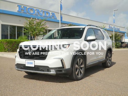 Used 2023 Honda Pilot Touring image 1