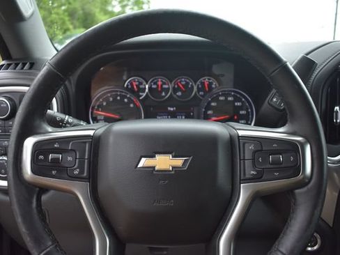 Used 2022 Chevrolet Silverado 1500 LT AWD/4WD image 26