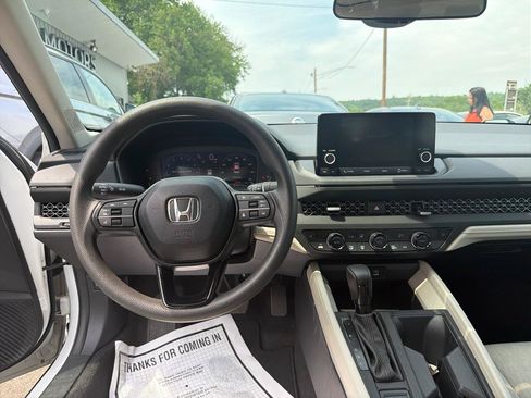 Used 2023 Honda Accord EX image 21