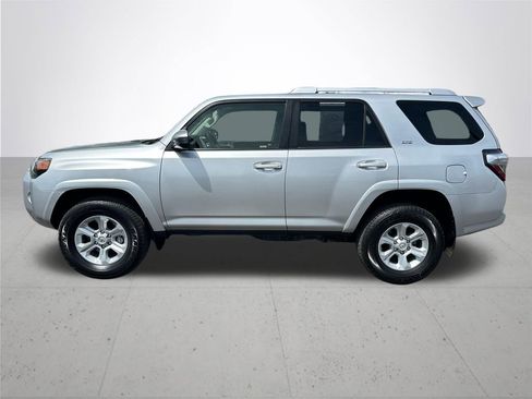 Used 2016 Toyota 4Runner SR5 AWD/4WD image 10