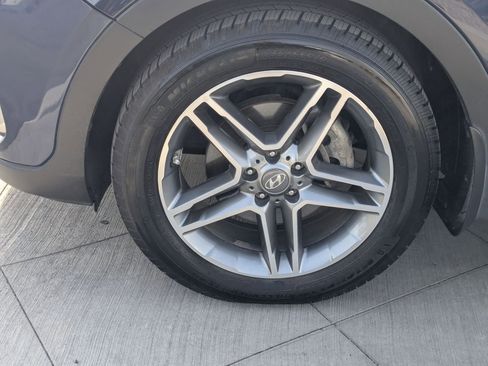 Used 2017 Hyundai Santa Fe SE image 12