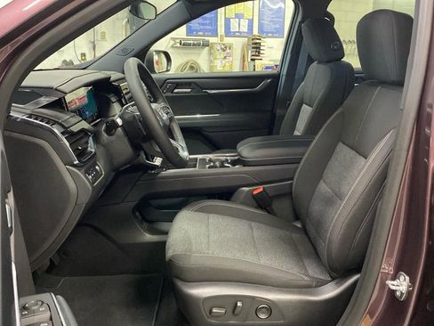 New 2025 GMC Acadia Elevation image 11