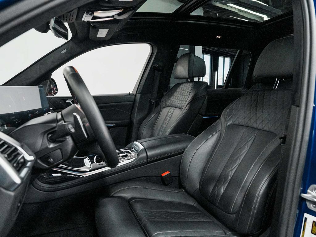 Used 2026 BMW X7 M60i AWD/4WD image 32