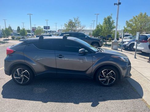 Used 2021 Toyota C-HR Limited FWD image 2