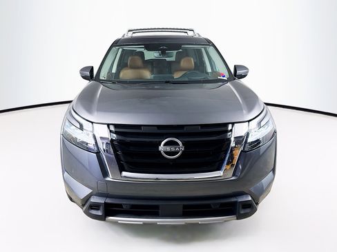 Used 2024 Nissan Pathfinder Platinum w/ Cargo Package AWD/4WD image 3