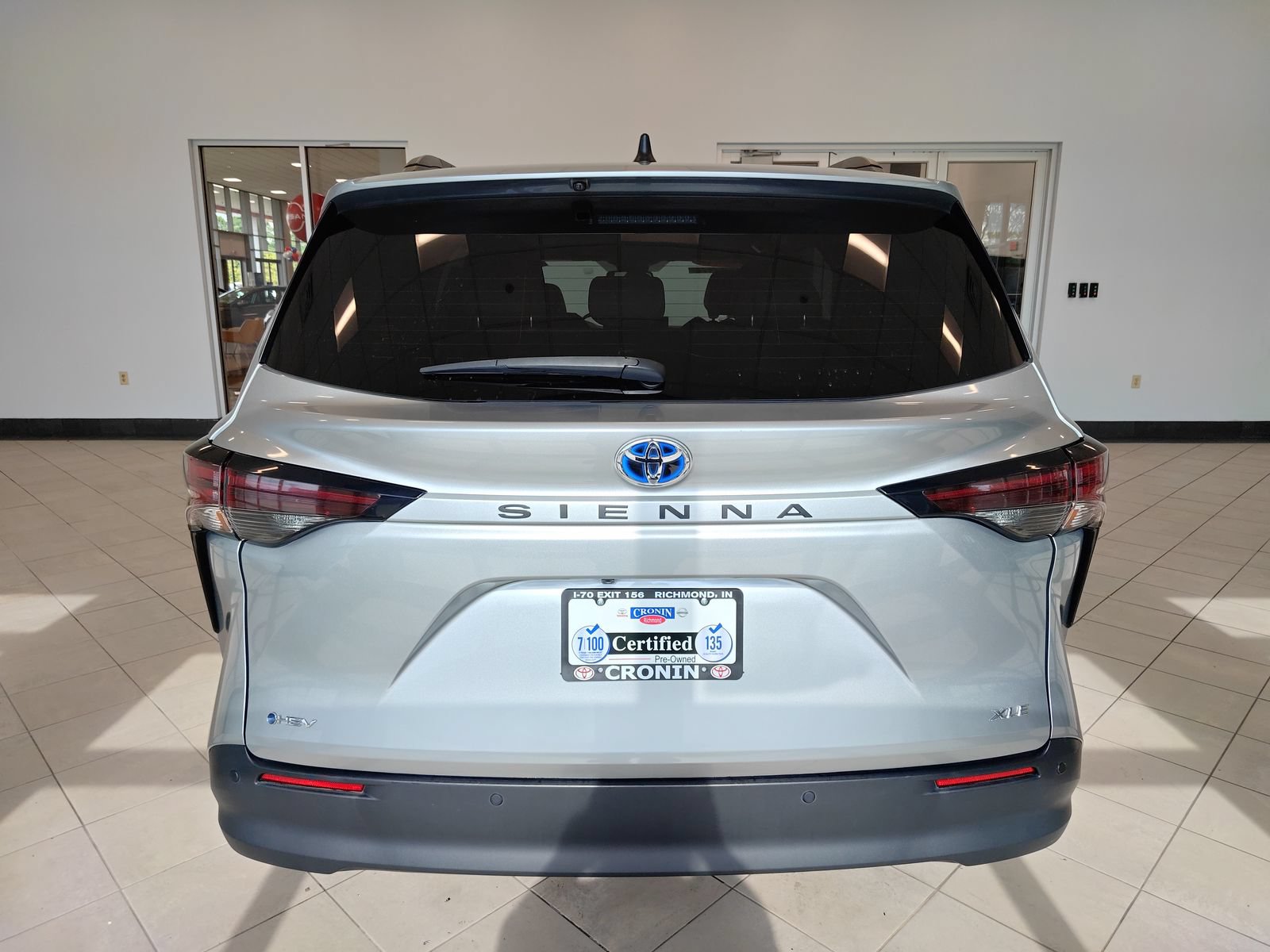 Used 2025 Toyota Sienna XLE FWD image 4