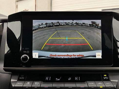 Used 2025 Toyota Camry LE image 30