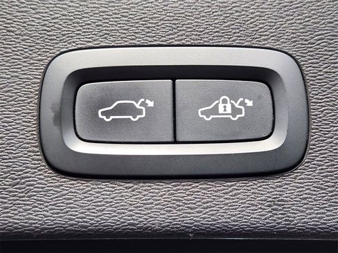 Used 2023 Volvo C40 P8 Recharge Ultimate w/ Protection Package Premier image 25