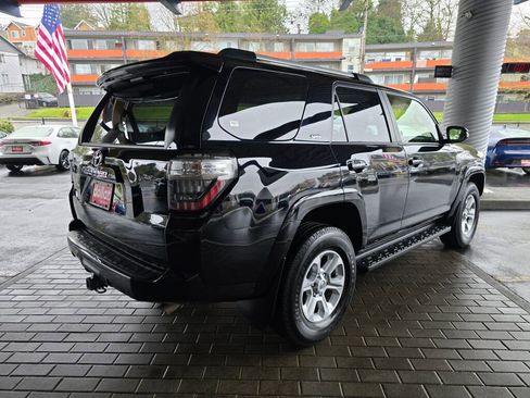 Used 2024 Toyota 4Runner SR5 Premium w/ Moonroof Package image 5