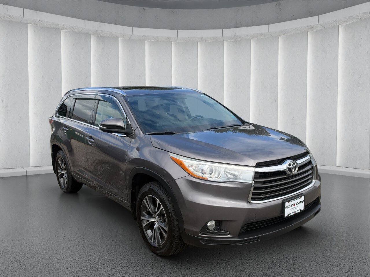 Used 2016 Toyota Highlander XLE AWD/4WD image 7