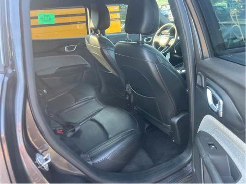 Used 2023 Jeep Compass 4WD image 5