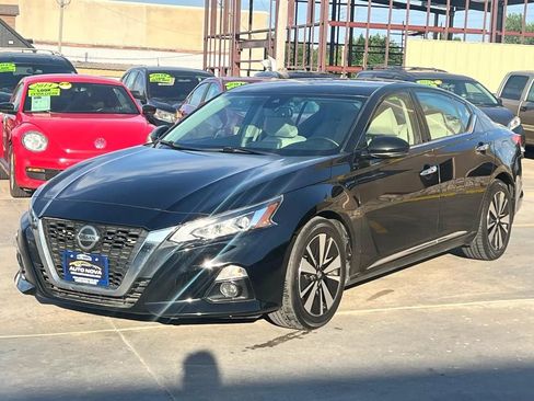 Used 2019 Nissan Altima 2.5 SV FWD image 3