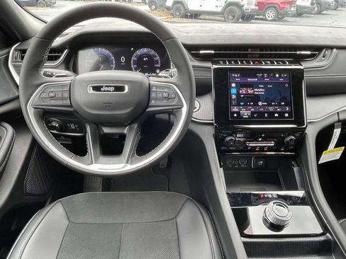 New 2025 Jeep Grand Cherokee Altitude image 11