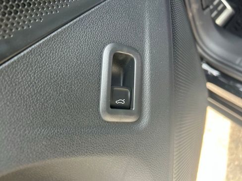 New 2026 Volkswagen Tiguan SE R-Line FWD image 57