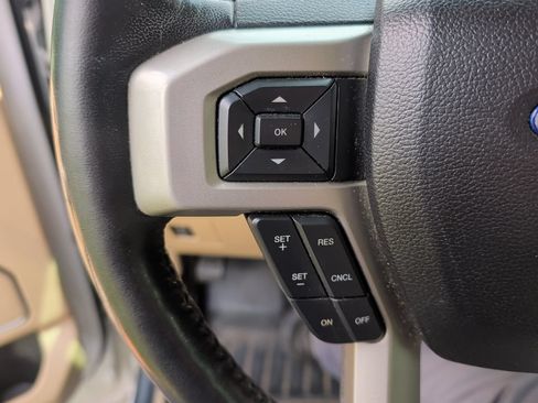 Used 2017 Ford F150 Lariat AWD/4WD image 4