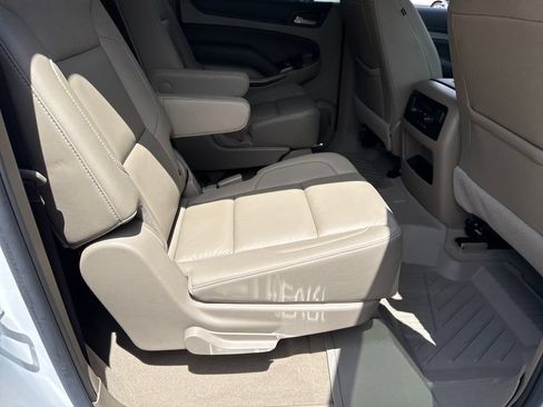Used 2020 Chevrolet Suburban LT RWD image 15