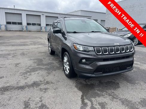 Used 2022 Jeep Compass Latitude image 6