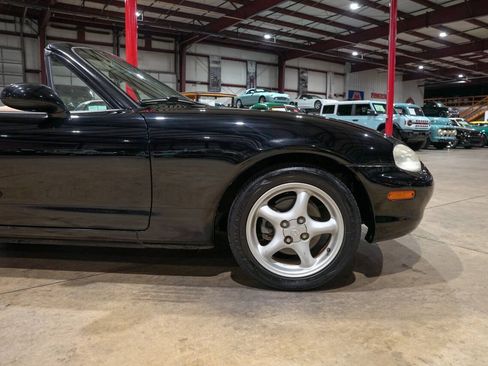 Used 1999 MAZDA MX-5 Miata RWD image 11
