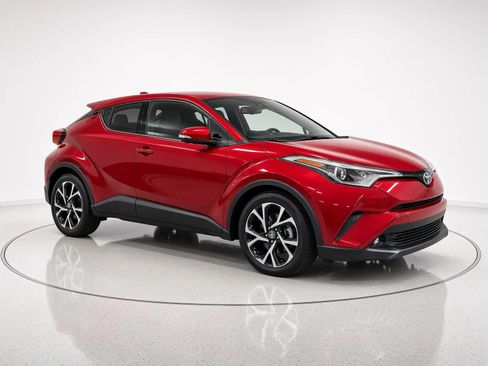 Used 2018 Toyota C-HR XLE FWD image 1