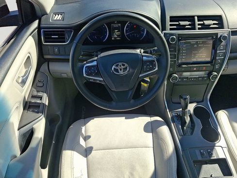 Used 2017 Toyota Camry XLE FWD image 12