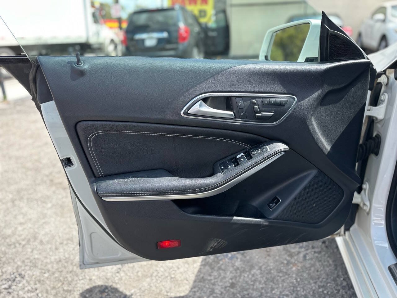 Used 2015 Mercedes-Benz CLA 250 image 11