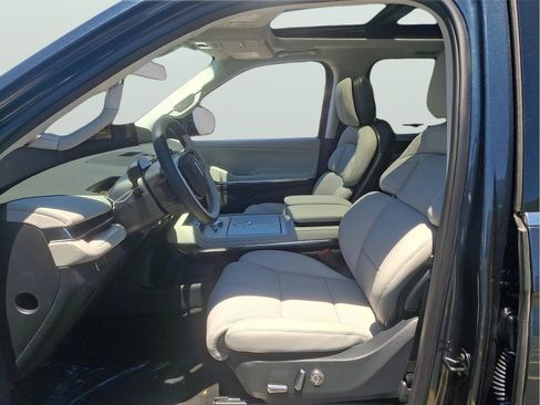 New 2026 Lincoln Navigator Reserve AWD/4WD image 9