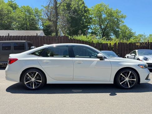 Used 2022 Honda Civic Touring image 5
