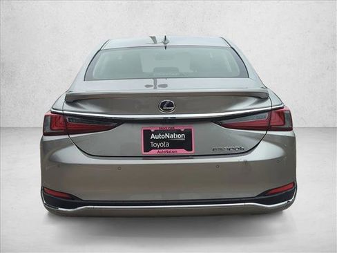 Used 2019 Lexus ES 300h w/ Accessory Package 2 FWD image 6