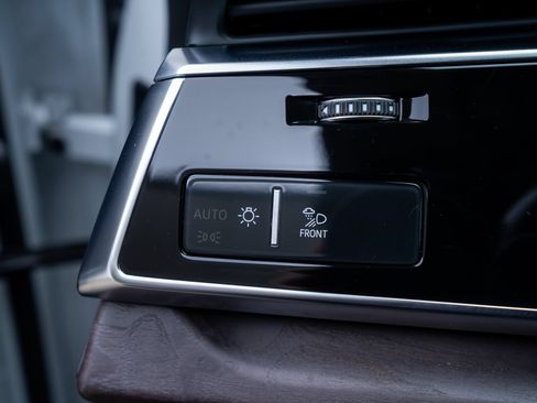Used 2019 Audi Q8 Prestige AWD/4WD image 18