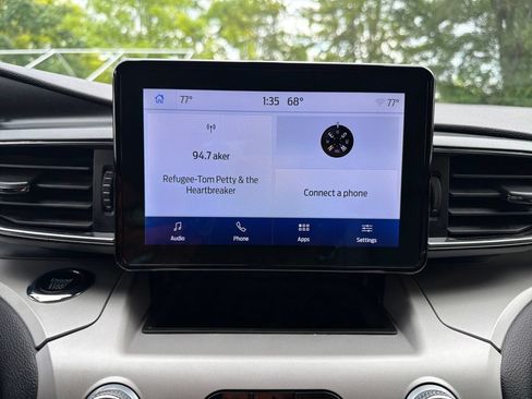 Used 2024 Ford Explorer XLT w/ Equipment Group 202A AWD/4WD image 22