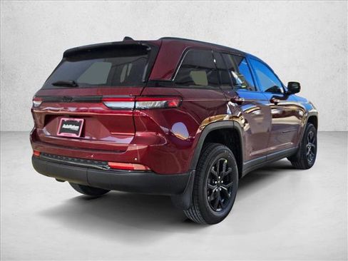 New 2025 Jeep Grand Cherokee Altitude image 2