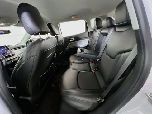 Used 2022 Jeep Compass Latitude w/ Convenience Group AWD/4WD image 23