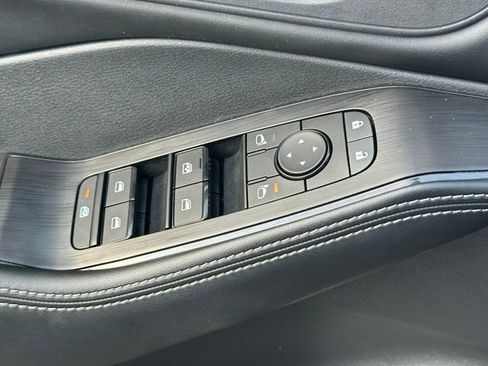Certified 2025 Nissan Rogue SV AWD/4WD image 22