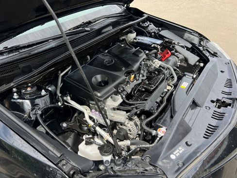 Used 2021 Toyota Camry LE FWD image 30
