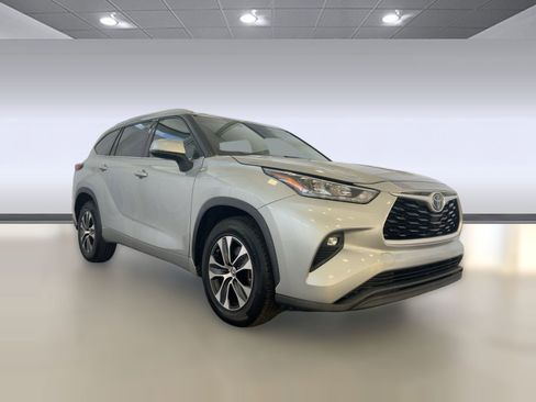 Used 2020 Toyota Highlander XLE image 7