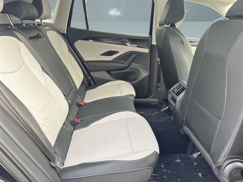 New 2025 Volkswagen Tiguan SE image 23