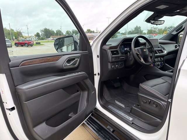 Used 2024 Chevrolet Tahoe High Country AWD/4WD image 13