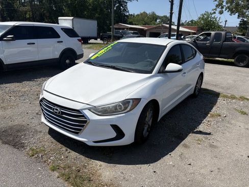 Used 2017 Hyundai Elantra SE image 11