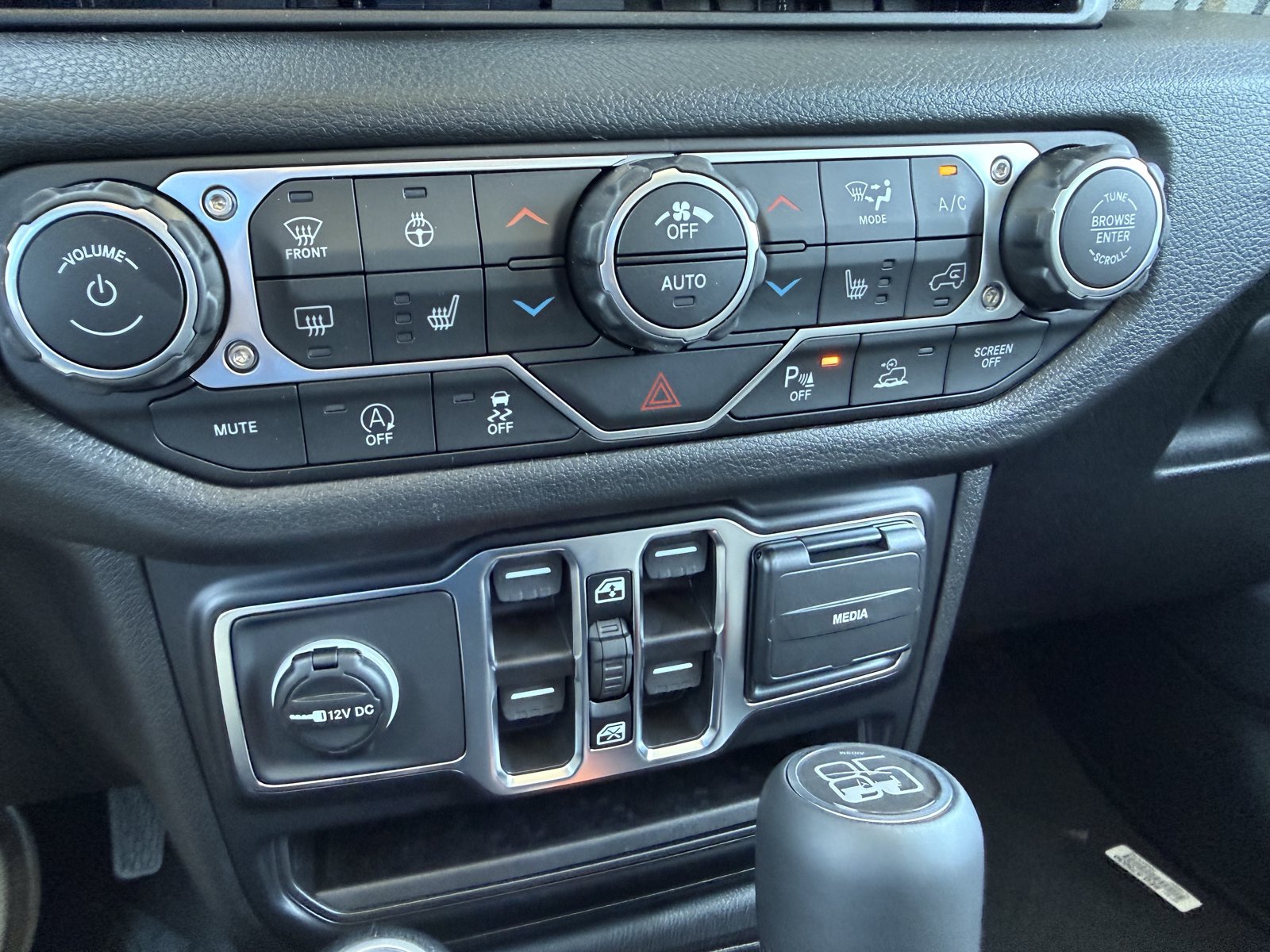 New 2026 Jeep Gladiator Sport AWD/4WD image 24