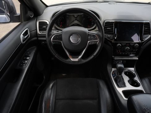 Used 2019 Jeep Grand Cherokee Altitude RWD image 10
